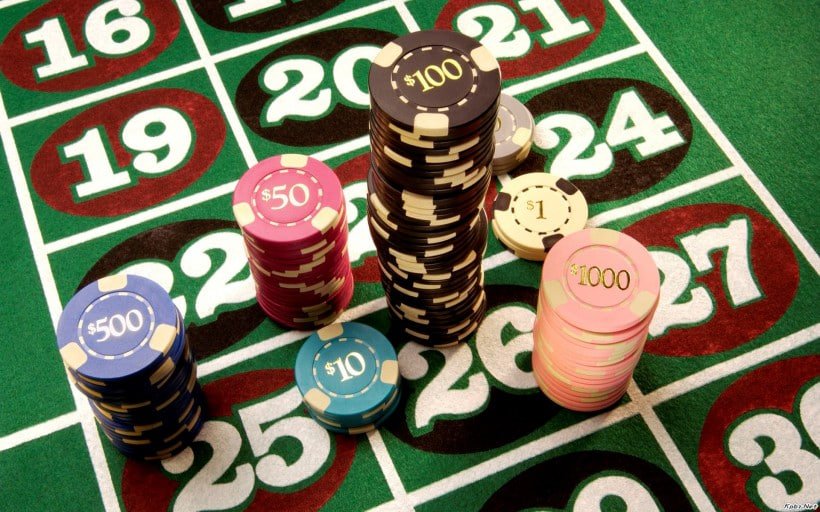 Filipino player browsing club php apk sports betting section on mobile